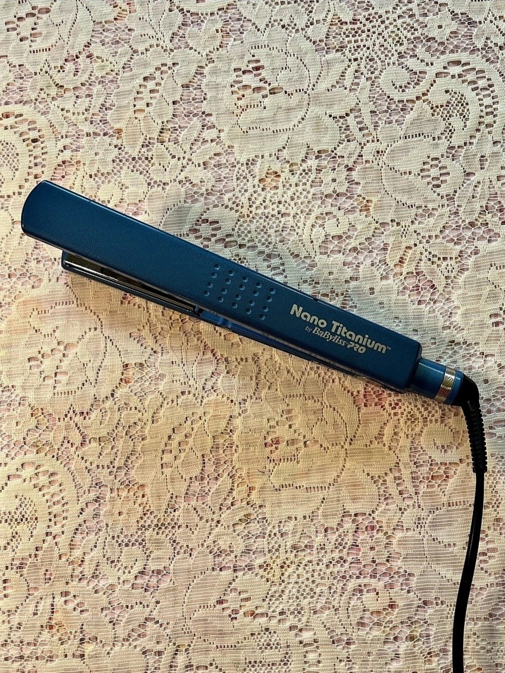 BaBylissPRO Nano Titanium-Plated Ultra-Thin Straightening Iron Flat Iron in Blue